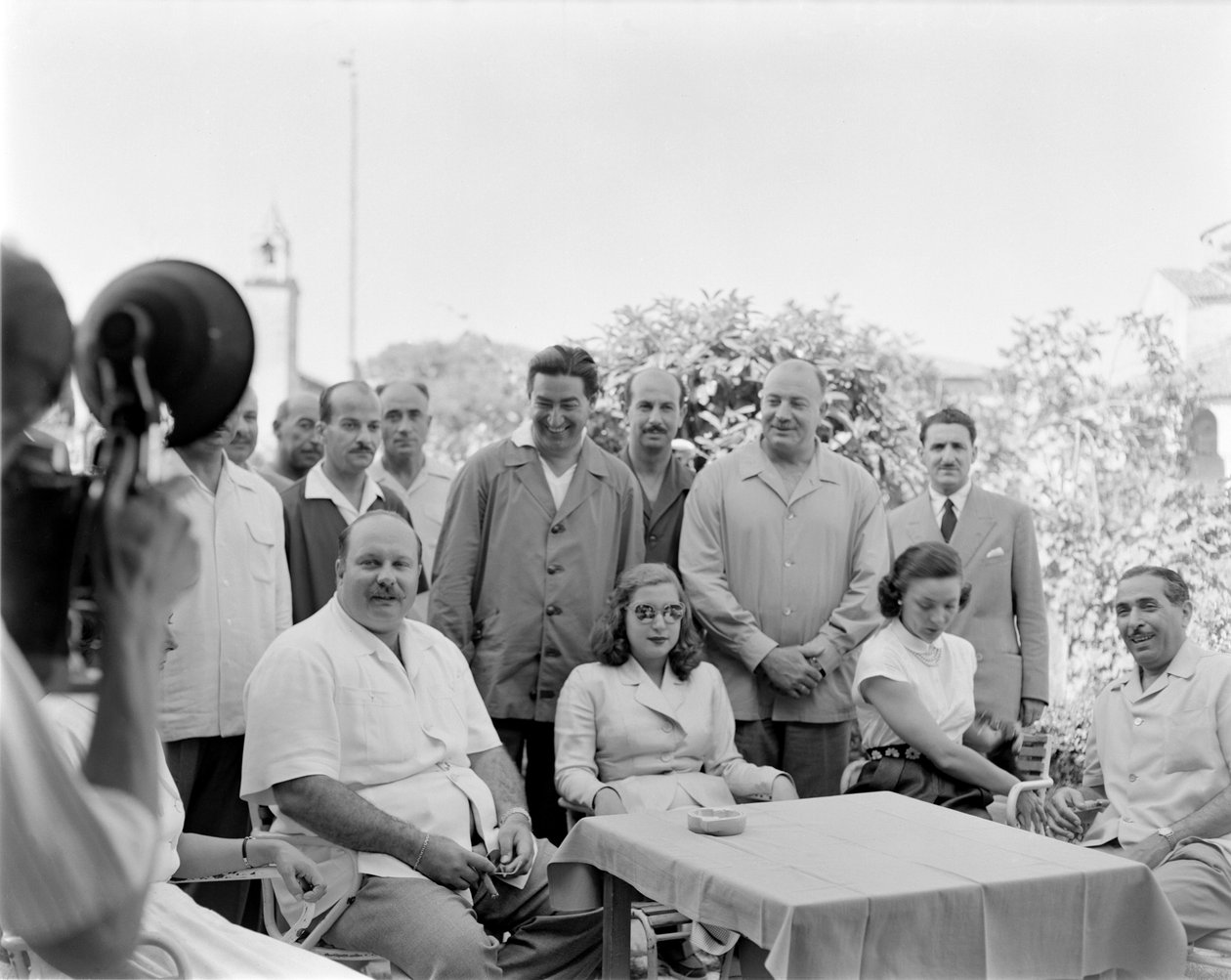 EGYPTSKÝ KRÁL FAROUK (Farouk I. Egyptský, Farouk I. Egyptský) S MANŽELKOU NA LOCANDA CIPRIANI V TORCELLU (BENÁTKY) - 1951 od Unbekannt