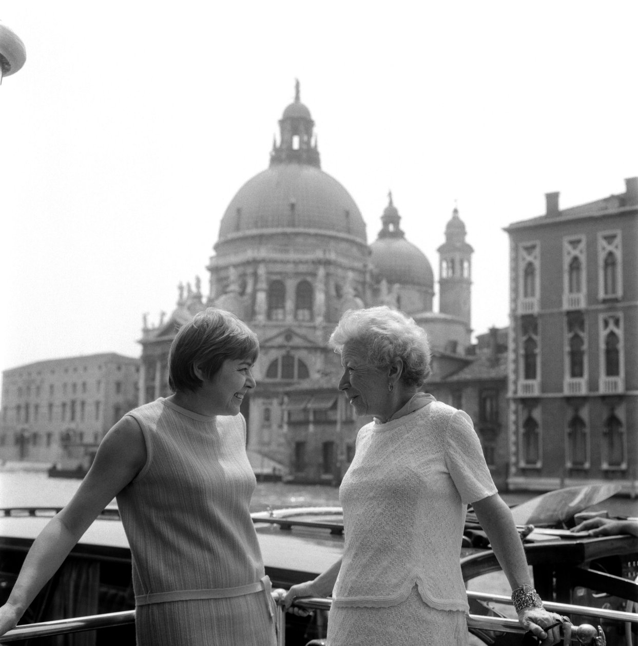KRITIK LITERATURY FERNANDA PIVANO S MARY HEMINGWAYOVOU V BENÁTKÁCH - 1966 od Unbekannt