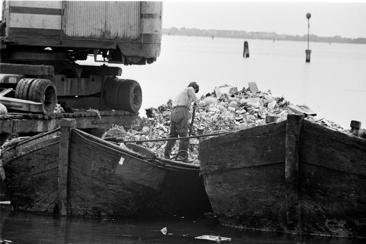 SACCA San BIAGIO IN GIUDECCA (BENÁTKY): ostrov laguny, kde se hromadí skládky Benátek, obyvatel. 1965 od Unbekannt