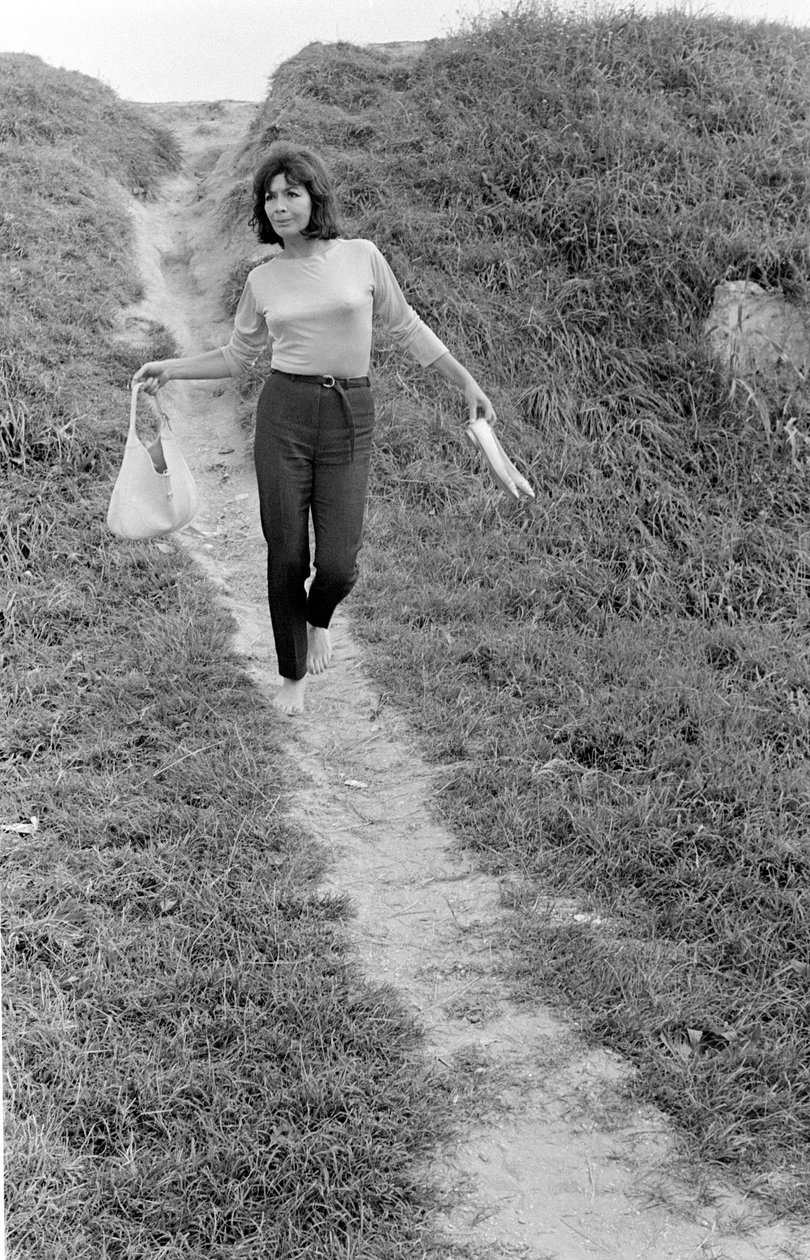 ZPĚVAČKA JULIETTE GRECO V MALAMOCKU (BENÁTKY) - cca 1965. od Unbekannt