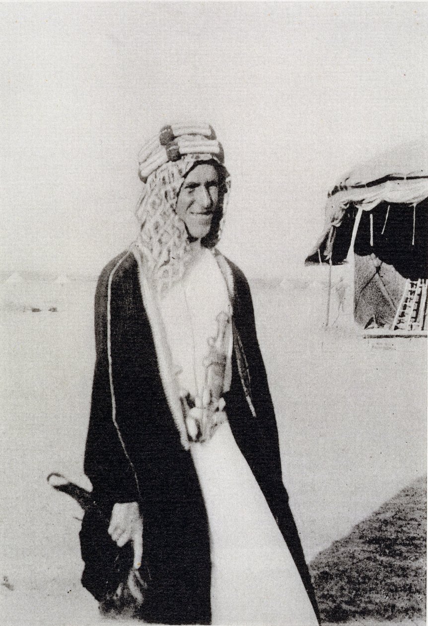 T. E. Lawrence v arabských šatech (č/b foto) od Unbekannt