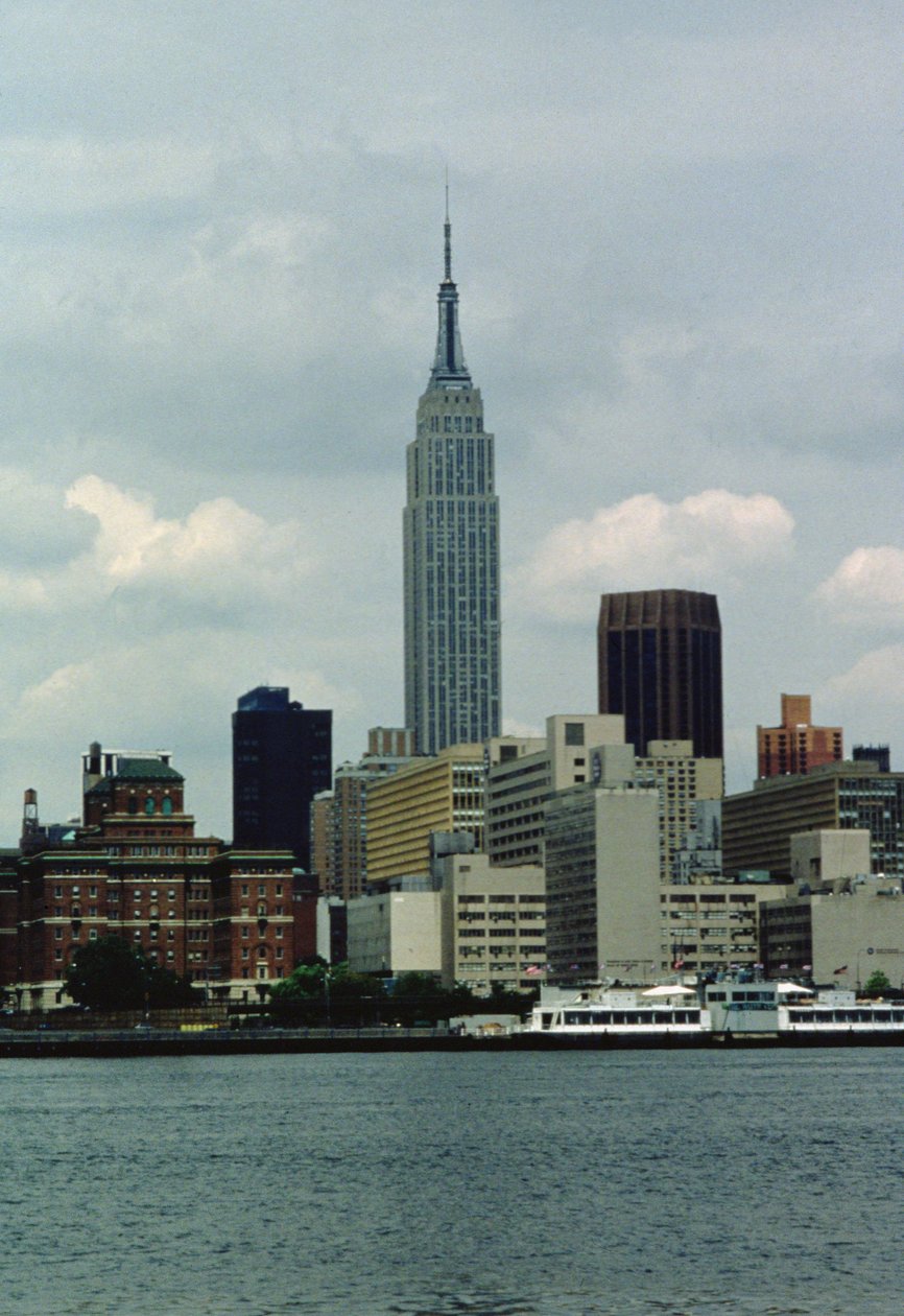 Empire State Building z East River (foto) od Unbekannt
