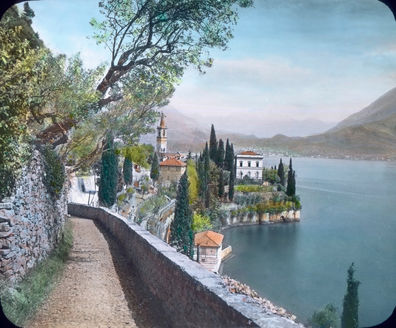 Obec Varenna u jezera Como v severní Itálii od Unbekannter Künstler