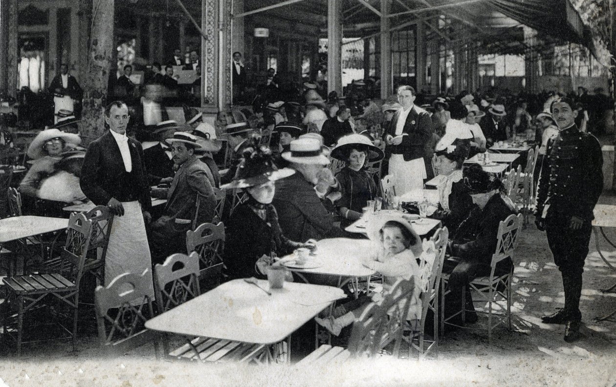 Termální turistika: pohled na restauraci ve Vichy a její klientelu, Allier cca 1905 (lázeňská turistika: restaurace ve Vichy, Francie) od Unbekannter Künstler