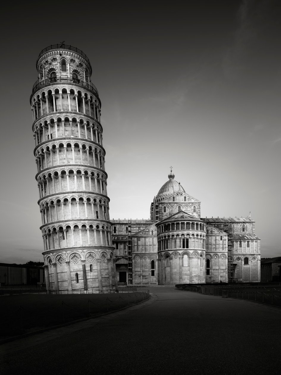 Šikmá věž v Pise, Pisa, Itálie, 2015 (černobílá fotografie) od Leopold Blonder