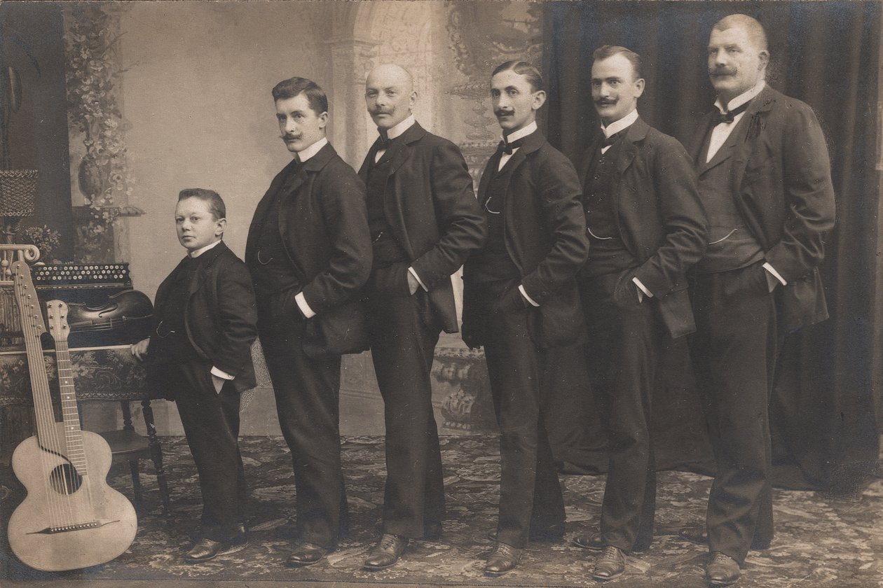 Neidentifikovaný Schrammel Sextett, kolem roku 1910 (černobílá fotografie) od Unbekannter Künstler