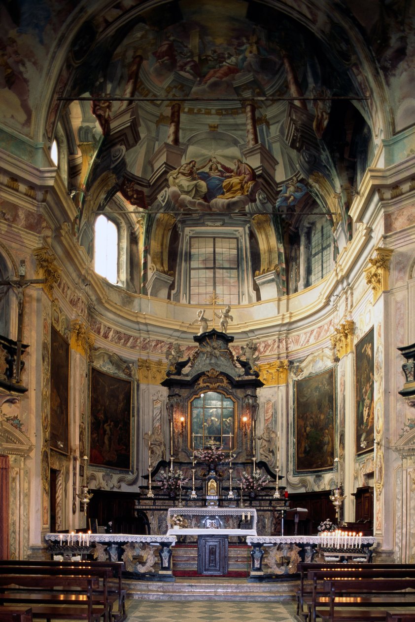 Pohled na oltář a fresky od Lorenza Peracina (1710-1788), svatyně Madonna del Sasso, Piemont, Itálie od Benjamin Baud