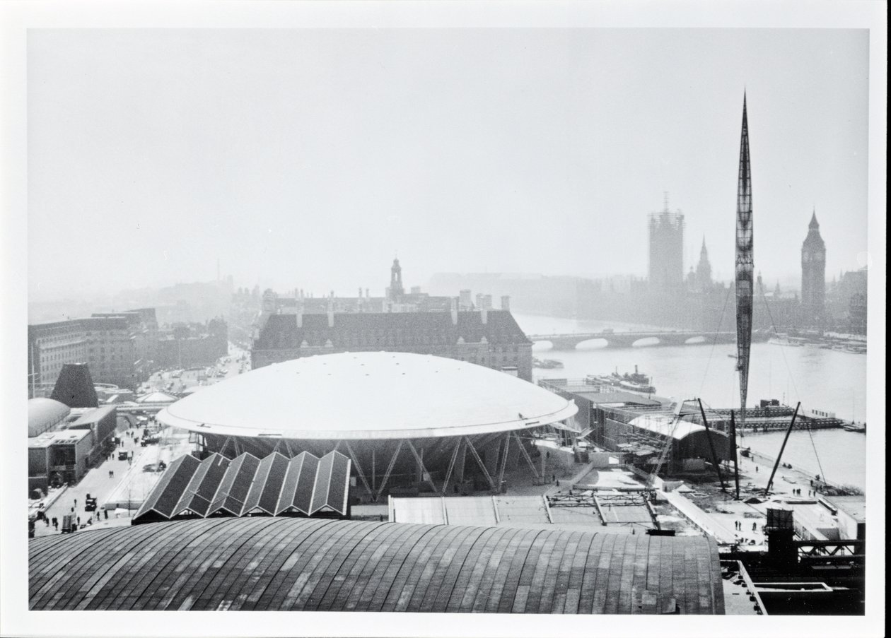 Pohled na Dome of Discovery postavený pro Festival Británie, otevřen 4. května 1951 (černobílá fotografie) od Unbekannt