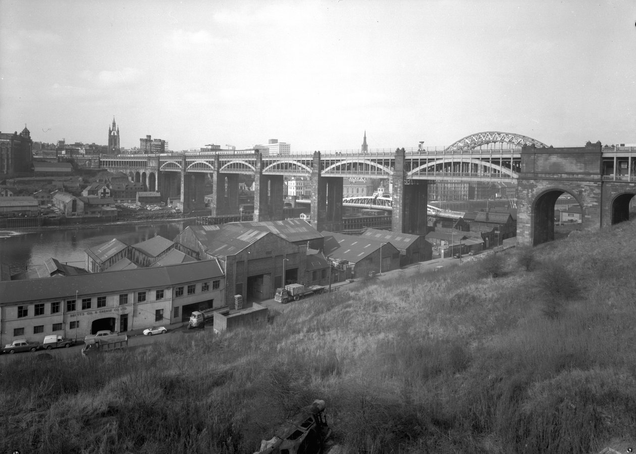 Pohled na High Level Bridge z Gateshead, High Level Bridge, Velká Británie, duben 1969 (černobílá fotografie) od Unbekannt