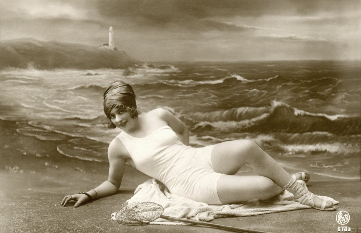 Žena v plavkách, c. začátek 1900 (pohlednice) od Alec Hunter