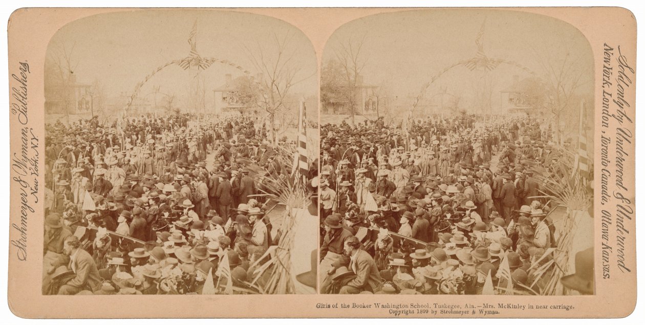 "Dívky ze školy Bookera T. Washingtona, Tuskegee, Alabama, paní McKinleyová v blízkém kočáře",1899 (foto) od Underwood & Underwood
