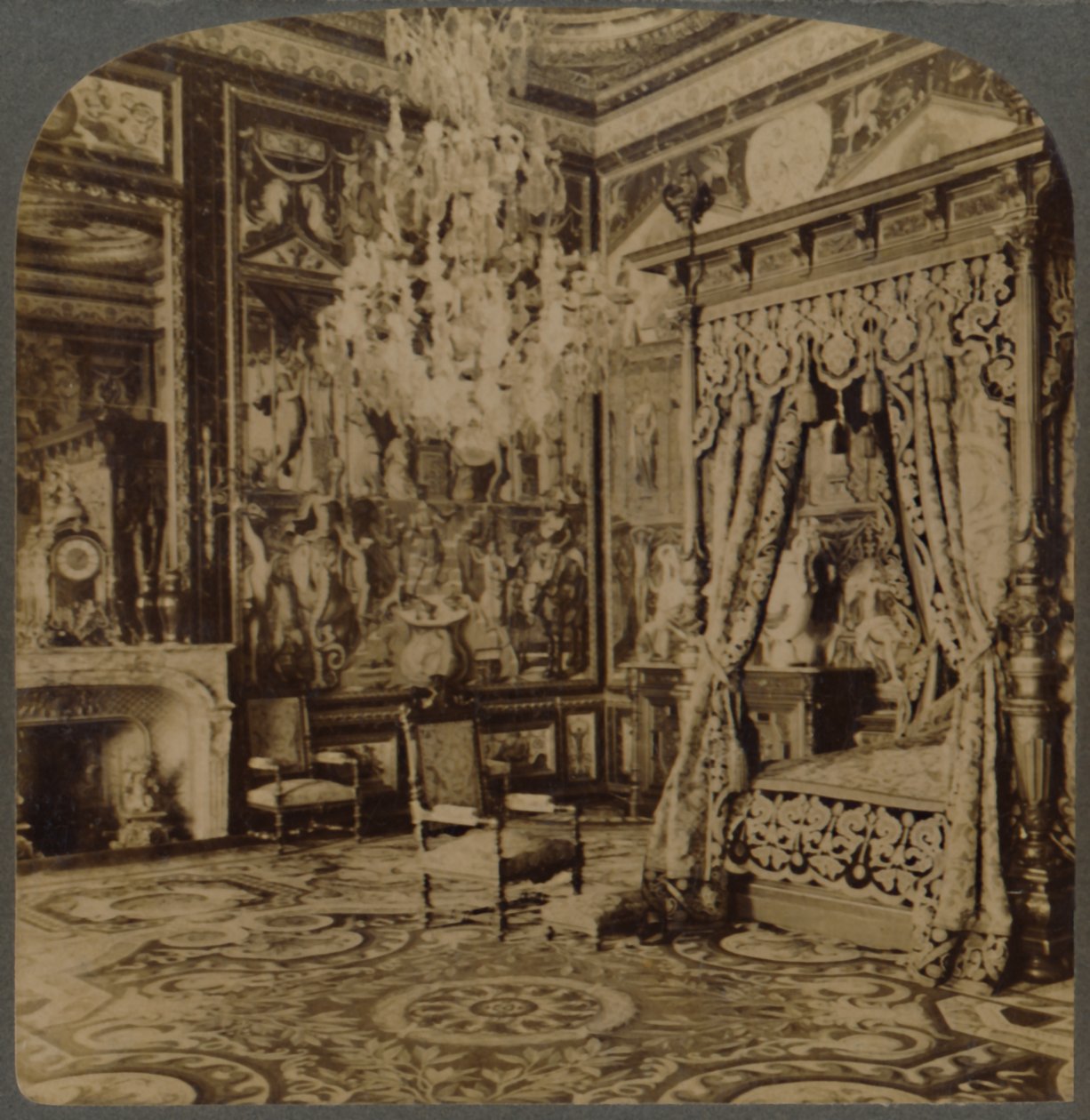 Ložnice Catherine de Medicis, Palác Fontainebleau, Francie, 1901. od Underwood and Underwood