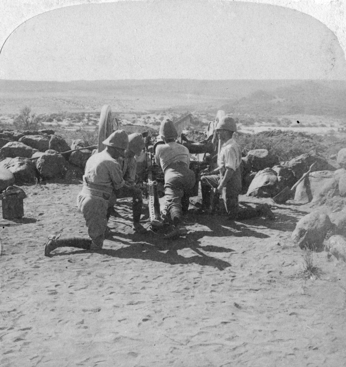 Britské dělostřelectvo v akci, Jižní Afrika, 2. búrská válka, 6. února 1900 od Underwood and Underwood