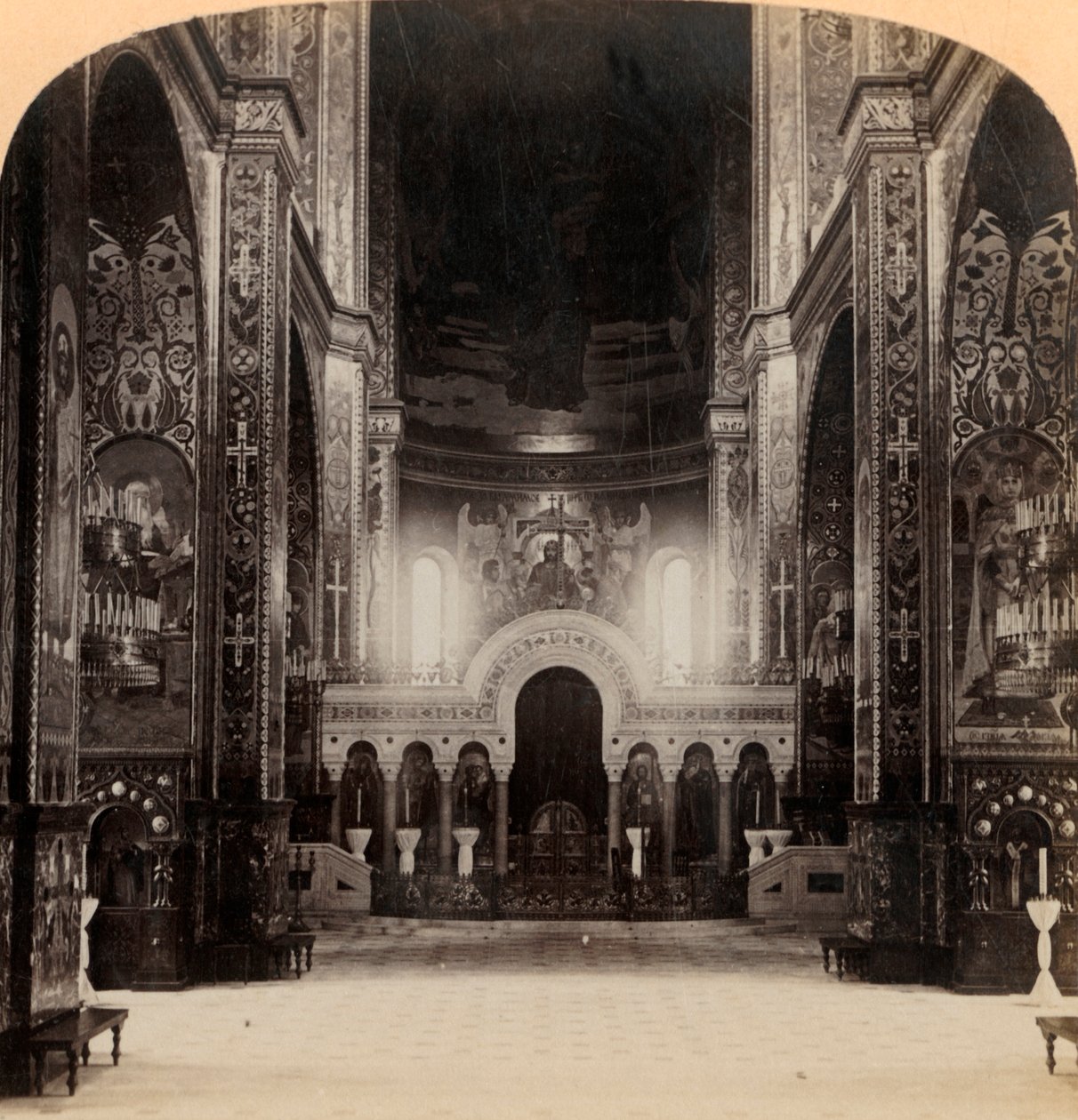 Centrální ulička Vladimirské katedrály, Kief - nejkrásnější kostel v Rusku, 1898. od Underwood and Underwood