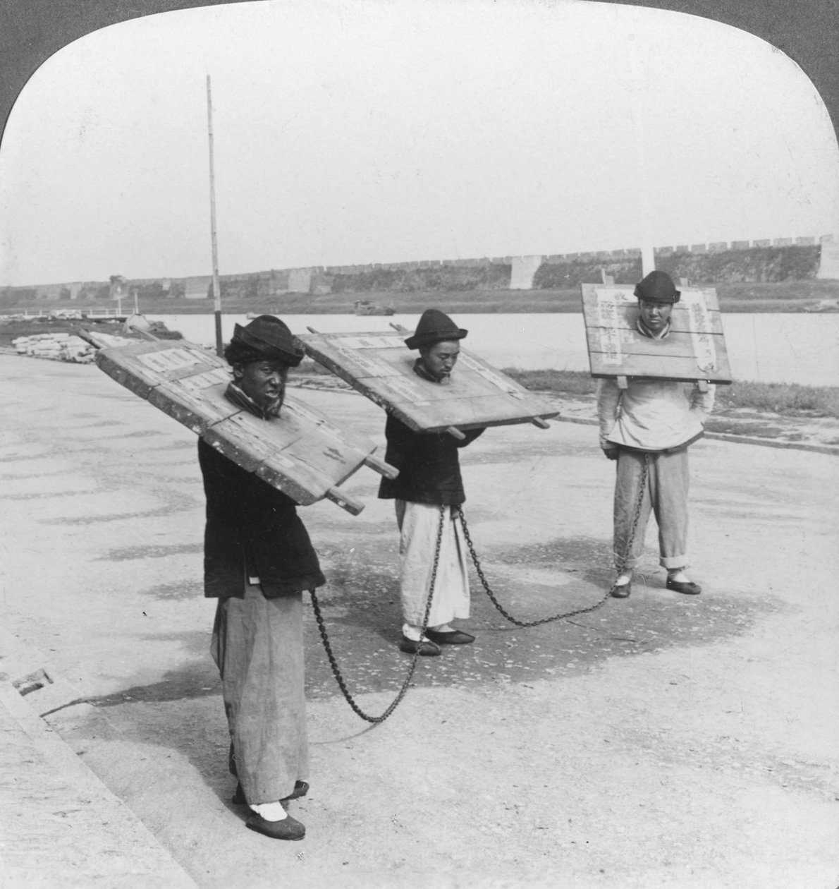 Řetězový gang, Soo-Chow Suzhou, Čína, konec 19. nebo začátek 20. století od Underwood and Underwood