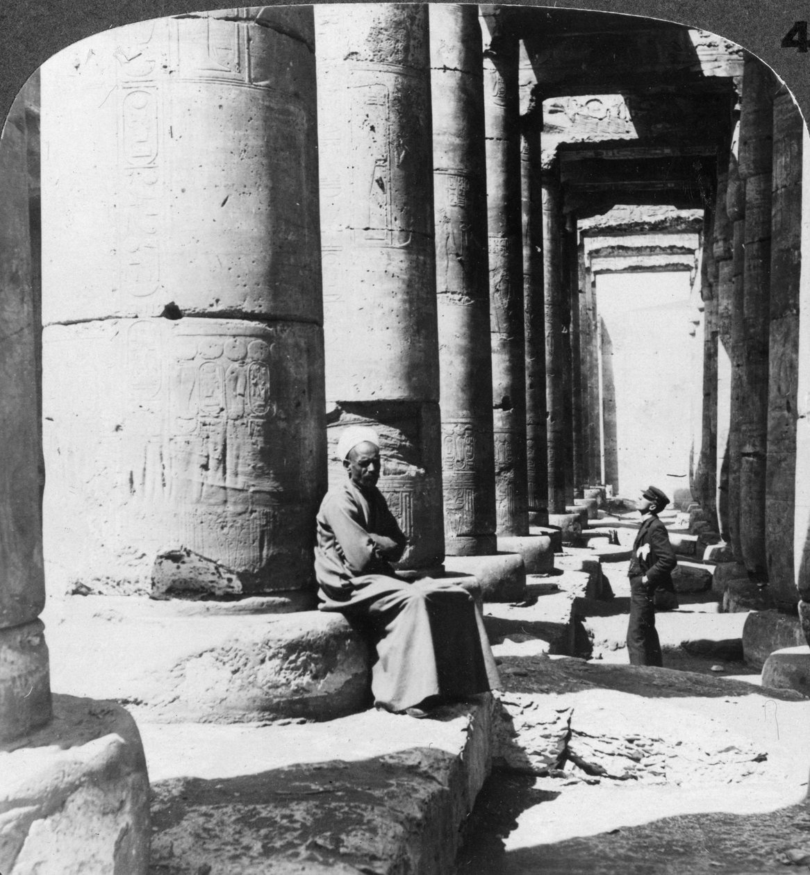 Sloupce velkého chrámu Sethos I, Abydos, Egypt, 1905. od Underwood and Underwood