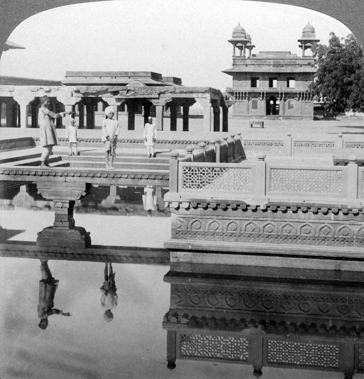 Palác Court of the Mogul Emperors, Fatehpur Sikri, Indie, 1904. od Underwood and Underwood