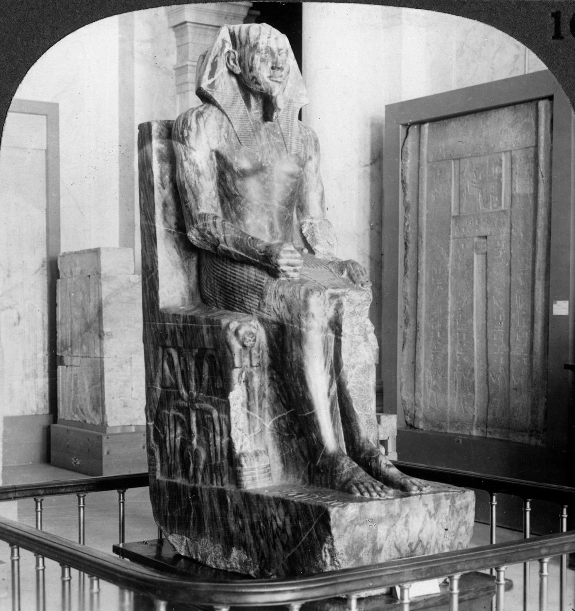 Dioritská socha krále Khafre, stavitele druhé pyramidy v Gizeh, Káhira, Egypt, 1905. od Underwood and Underwood