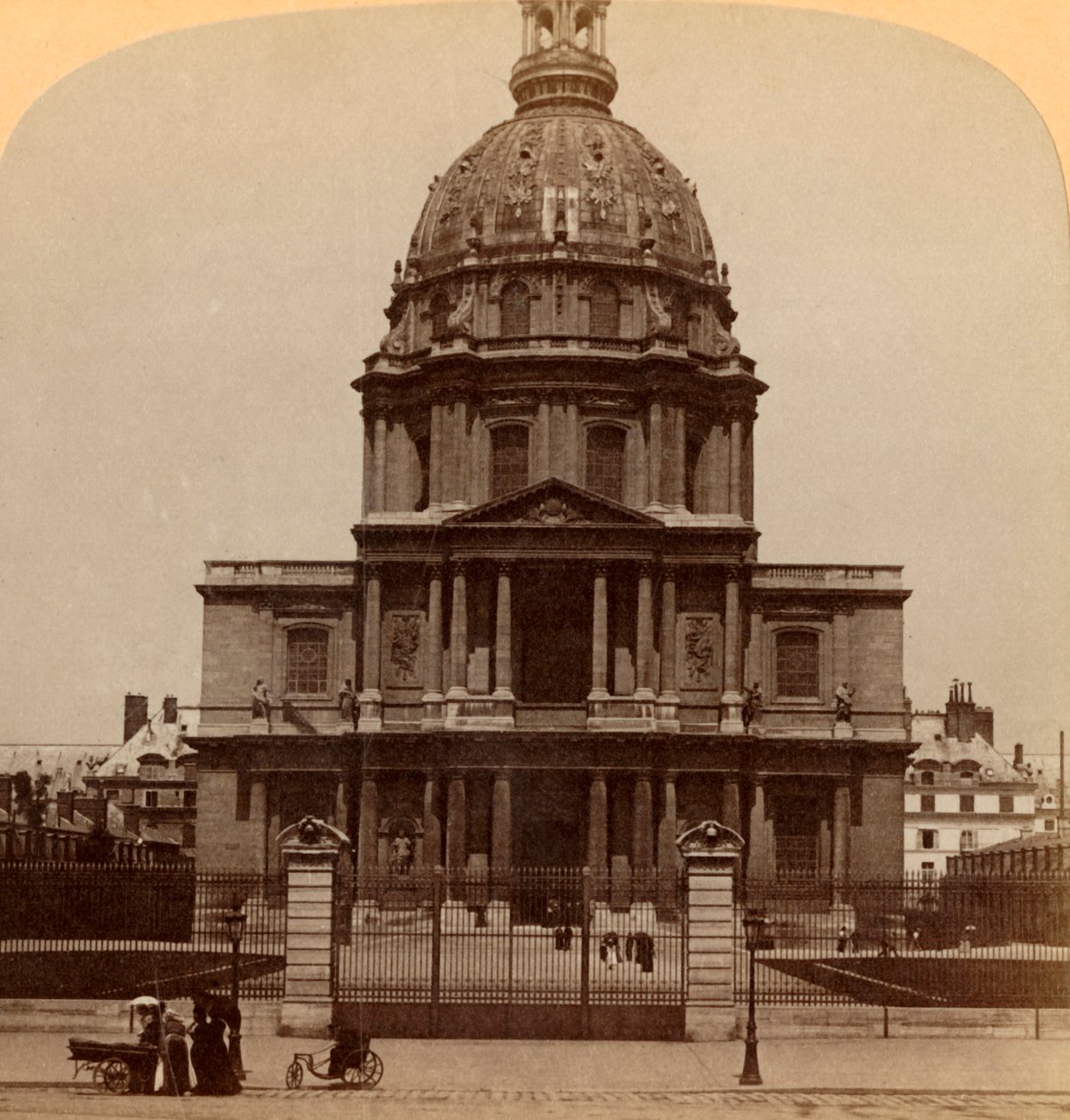Dome des Invalides, kde odpočívá mocný válečník - Hrob Napoleona I., Paříž, Francie, 1900. od Underwood and Underwood