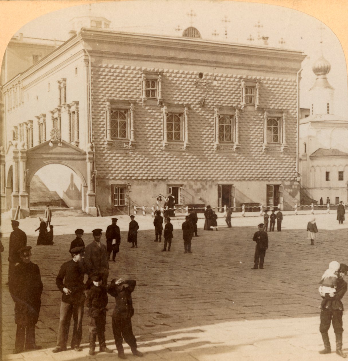 Slavné červené schodiště a starý palác, Moskva, Rusko, 1900. od Underwood and Underwood