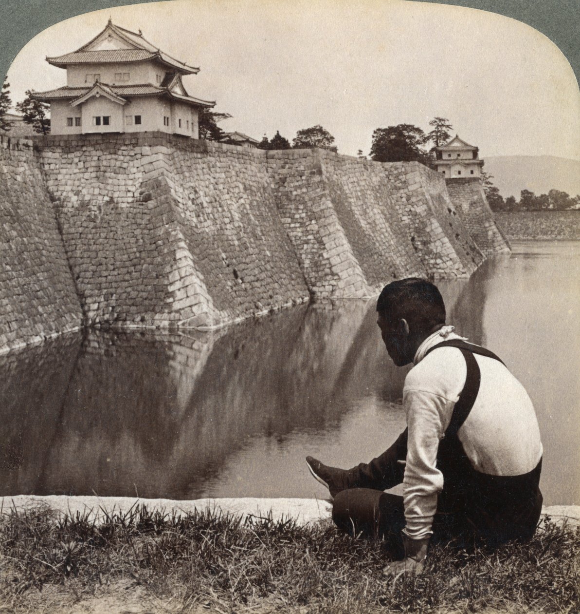 Feudální hrad hrdých šógunů, Osaka, Japonsko, 1904 od Underwood and Underwood