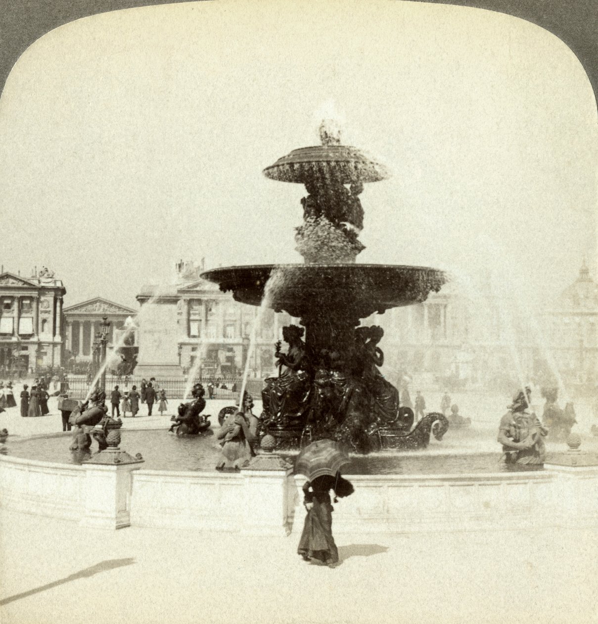Fontána, Place de la Concorde, Paříž, Francie. od Underwood and Underwood