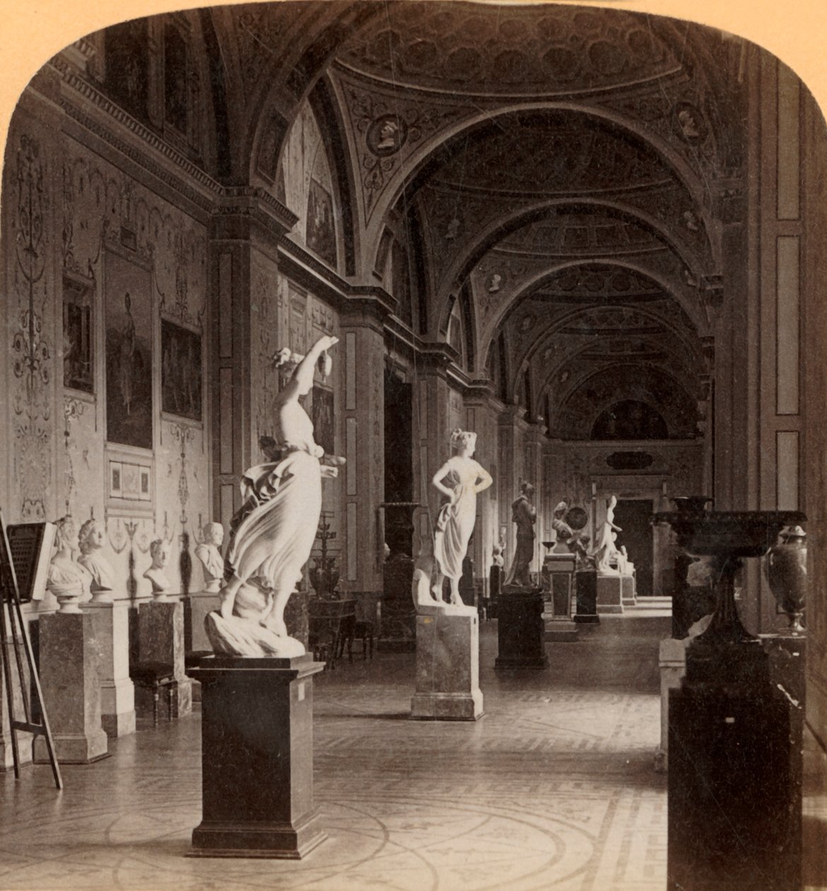 Galerie moderního sochařství, V Ermitáži, Petrohrad, Rusko, 1898. od Underwood and Underwood