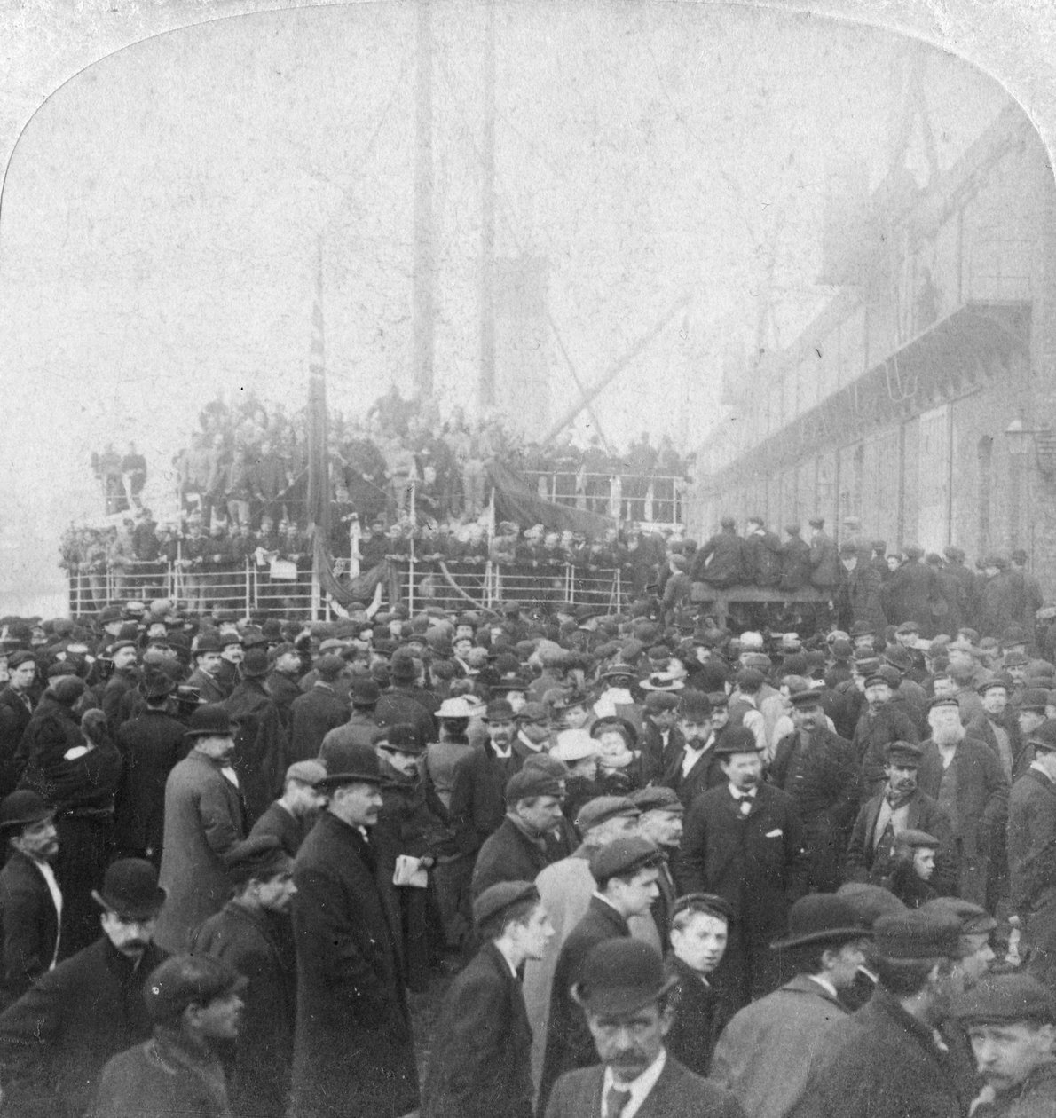 Gordon Highlanders nalodění do Jižní Afriky, Liverpool, Lancashire, 1899. od Underwood and Underwood