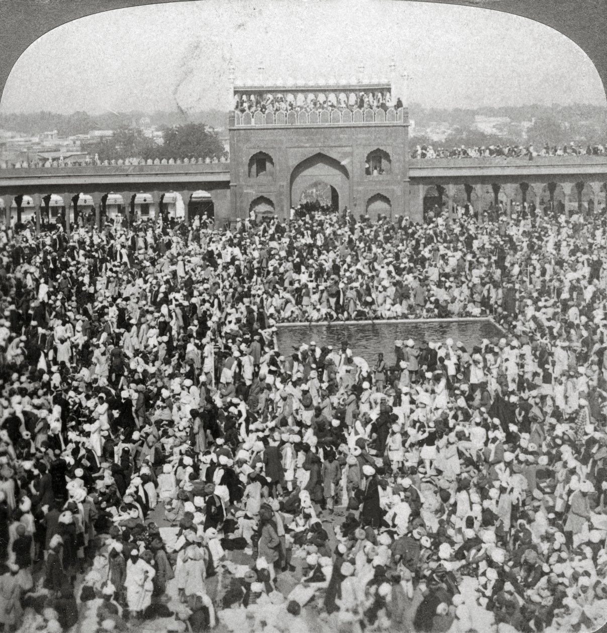 Na dvoře mešity Jumma, Dillí, Indie, 1903. od Underwood and Underwood