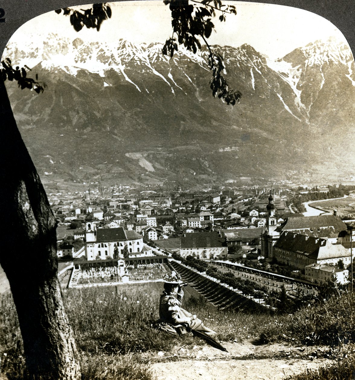 Innsbruck a Bavorské Alpy, Tyrolsko, Rakousko. od Underwood and Underwood