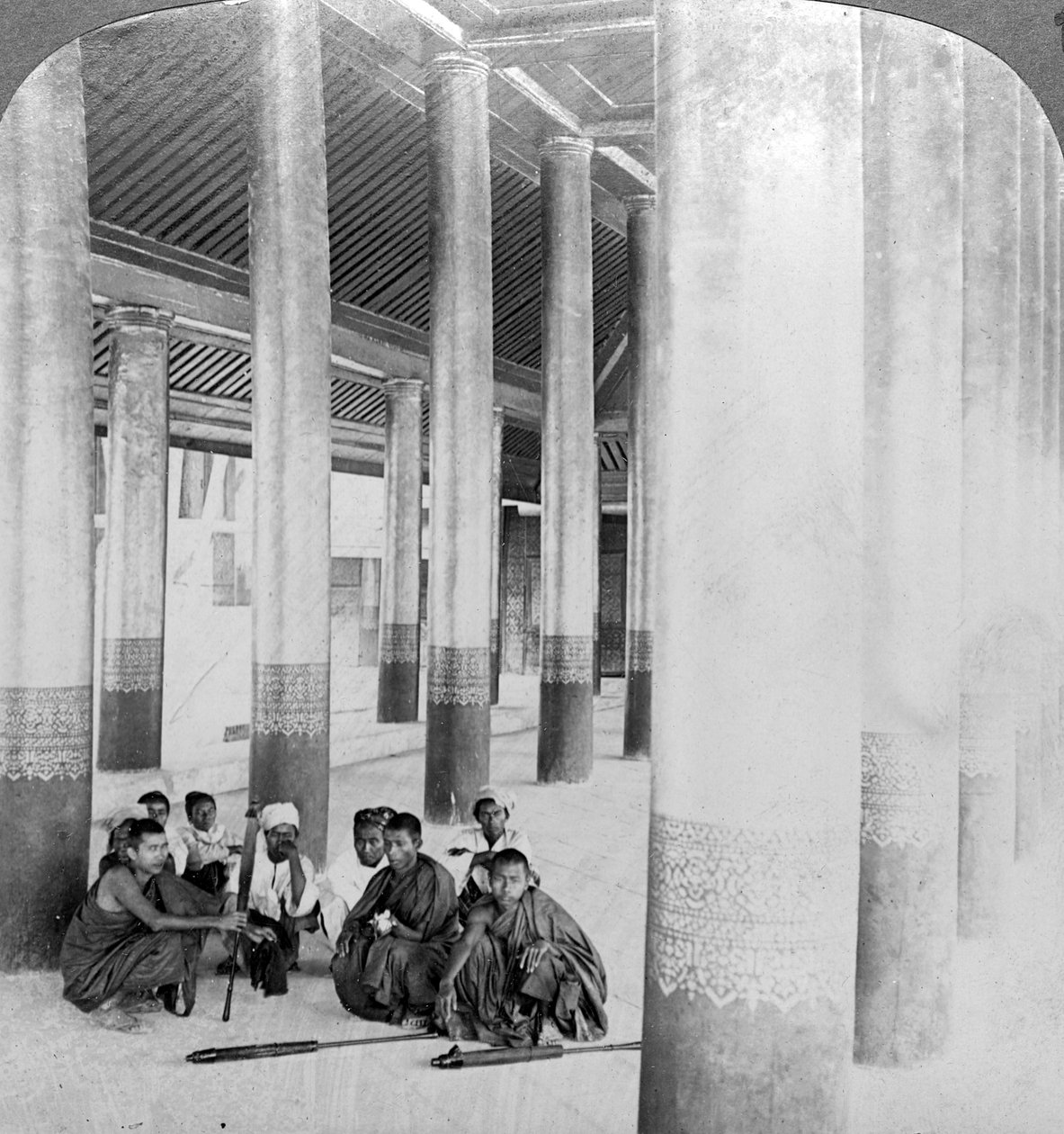 Uvnitř audienční síně, palác Mandalay, Barma, c1900. od Underwood and Underwood