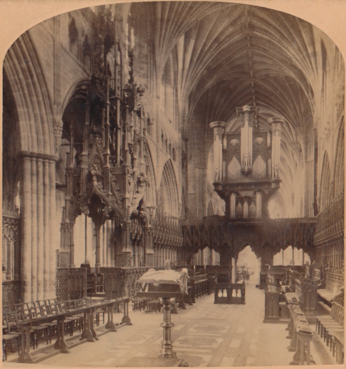 Interiér katedrály v Exeteru, Anglie, 1900. od Underwood and Underwood