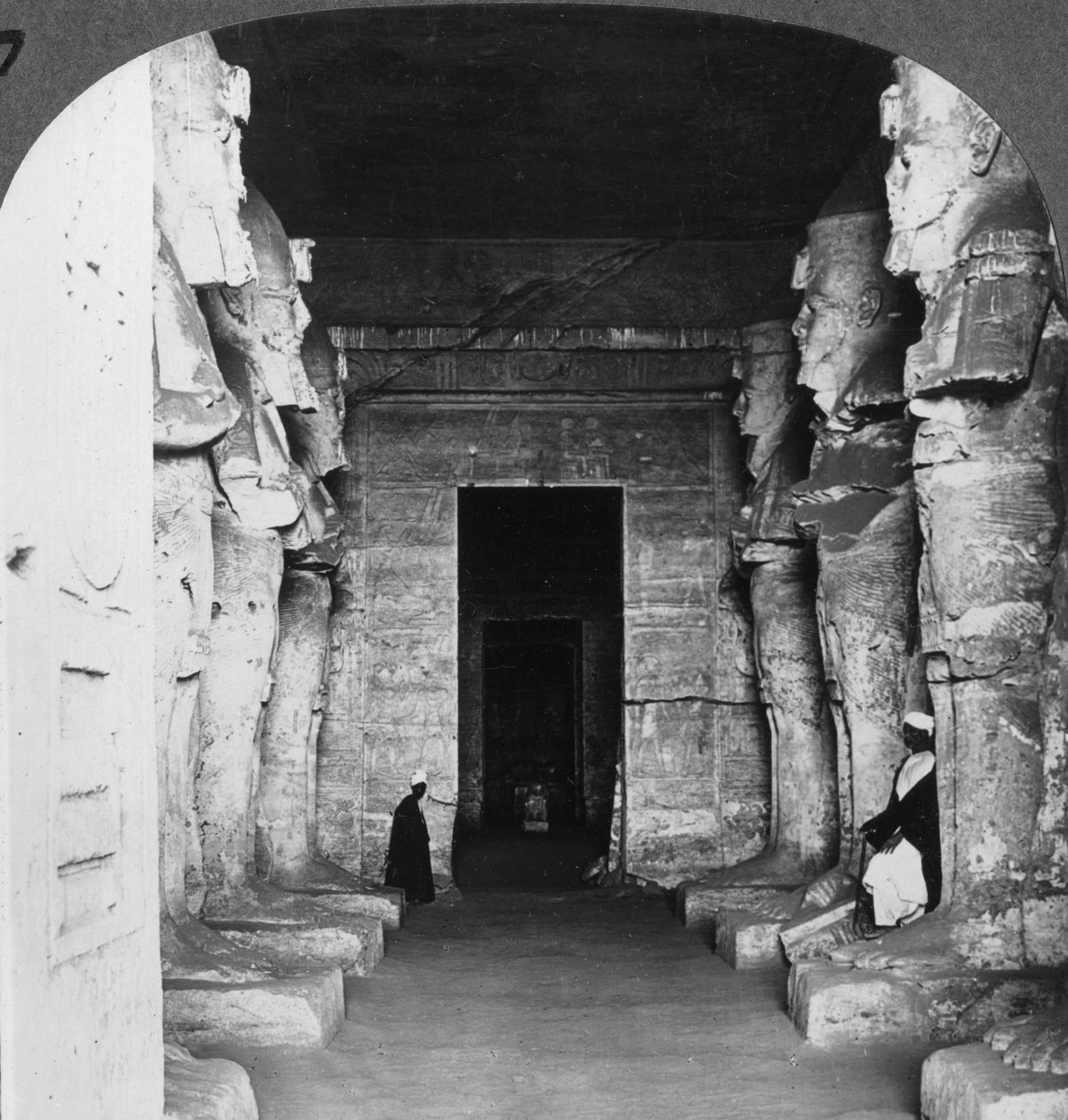 Interiér skalního chrámu Abu Simbel, Egypt, 1905. od Underwood and Underwood