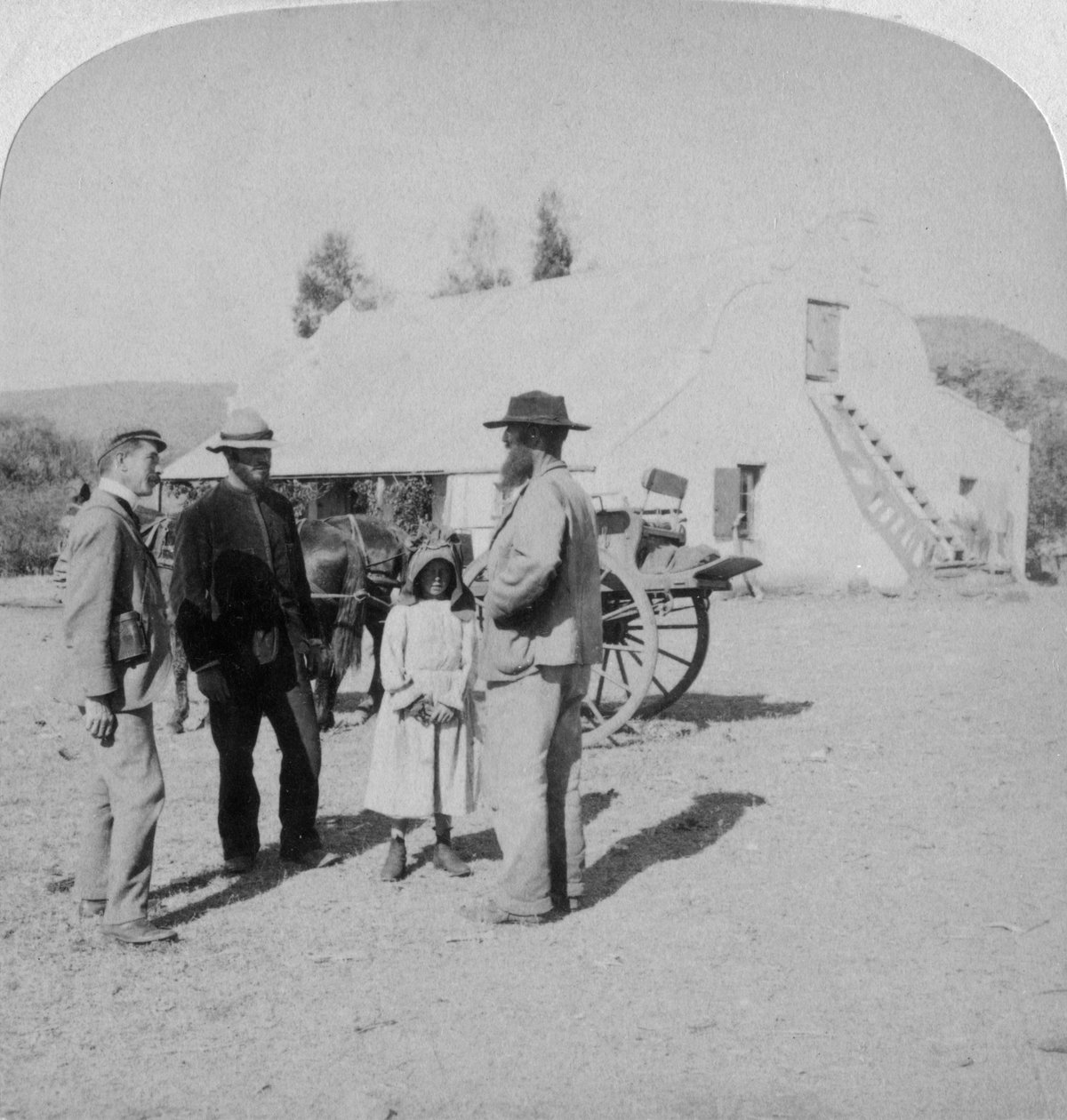 Rozhovor s búrským farmářem v jeho domě poblíž Brandfortu v Jižní Africe, búrská válka, 1901. od Underwood and Underwood