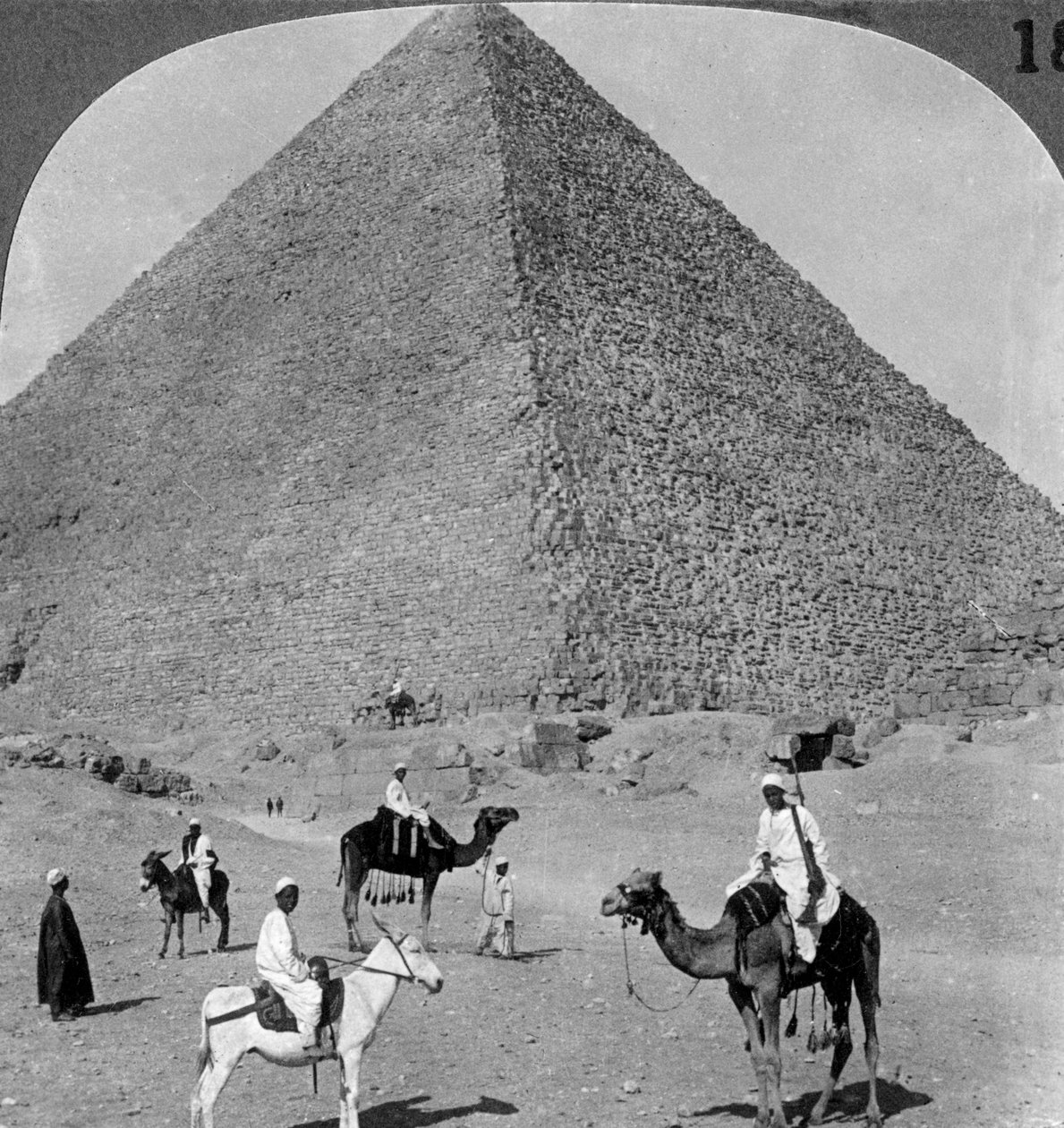 Hrobka krále Chufua, Velká pyramida v Gíze, Egypt, 1905. od Underwood and Underwood