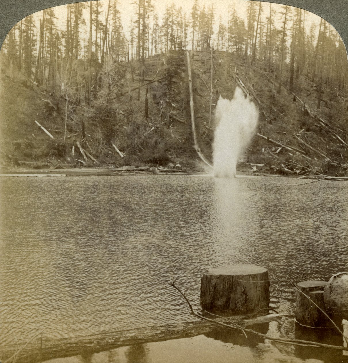 Log flume, Oregon, USA. od Underwood and Underwood