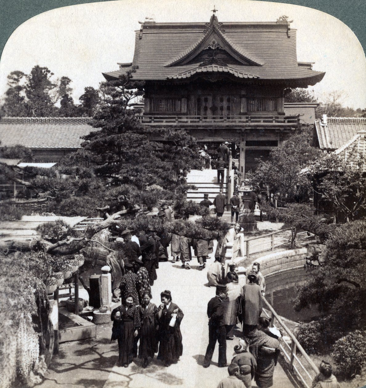 Hlavní brána do chrámu Kameido, Tokio, Japonsko, 1904 od Underwood and Underwood