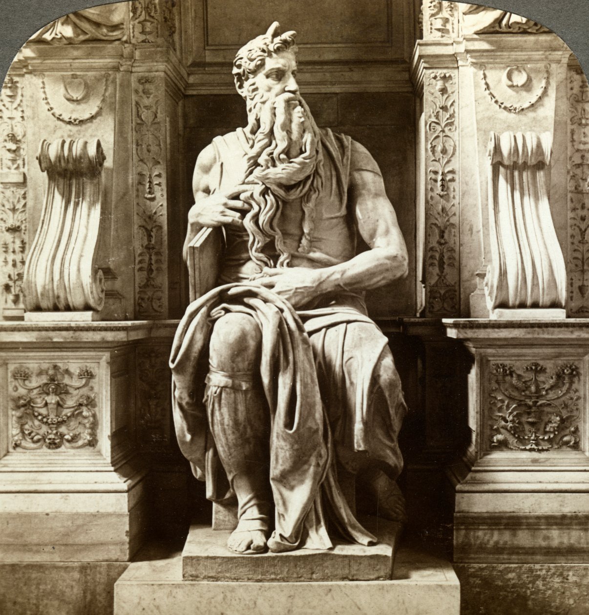 Michelangelova socha Mojžíše, kostel San Pietro in Vincoli, Řím, Itálie. od Underwood and Underwood