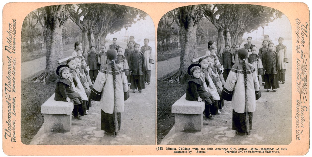 Misijní děti s jednou malou americkou holčičkou, Kanton, Čína, 1900 od Underwood and Underwood