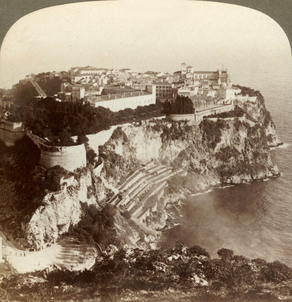 Monte Carlos Capital, Monako - V nejmenším knížectví na světě, 1899. od Underwood and Underwood
