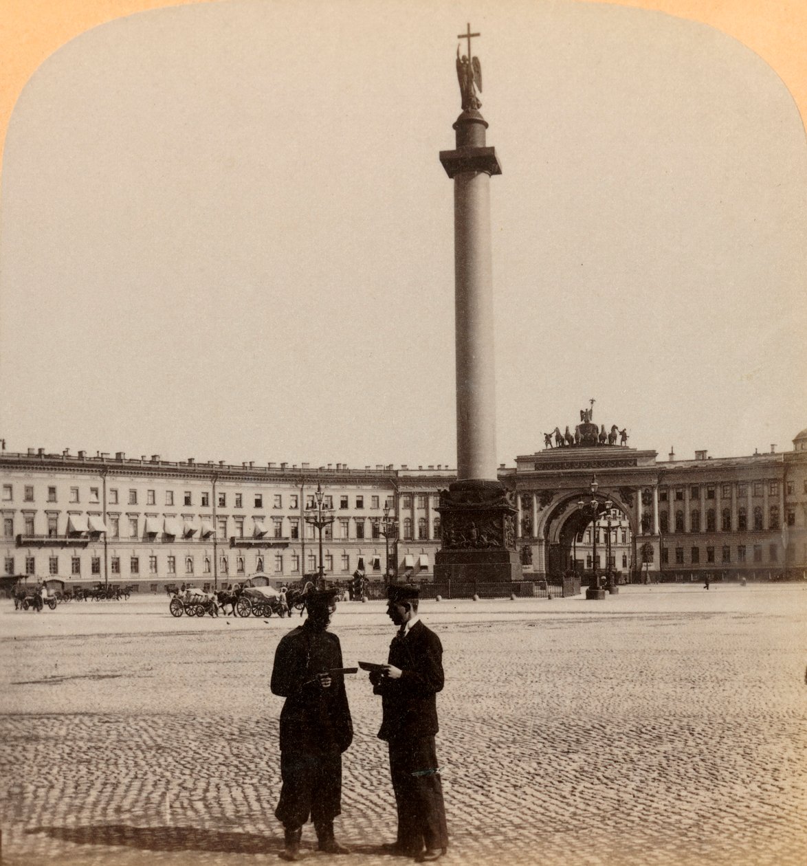 Památník Alexandra I., Vítězný oblouk a budova Staab, Petrohrad, Rusko, 1897. od Underwood and Underwood