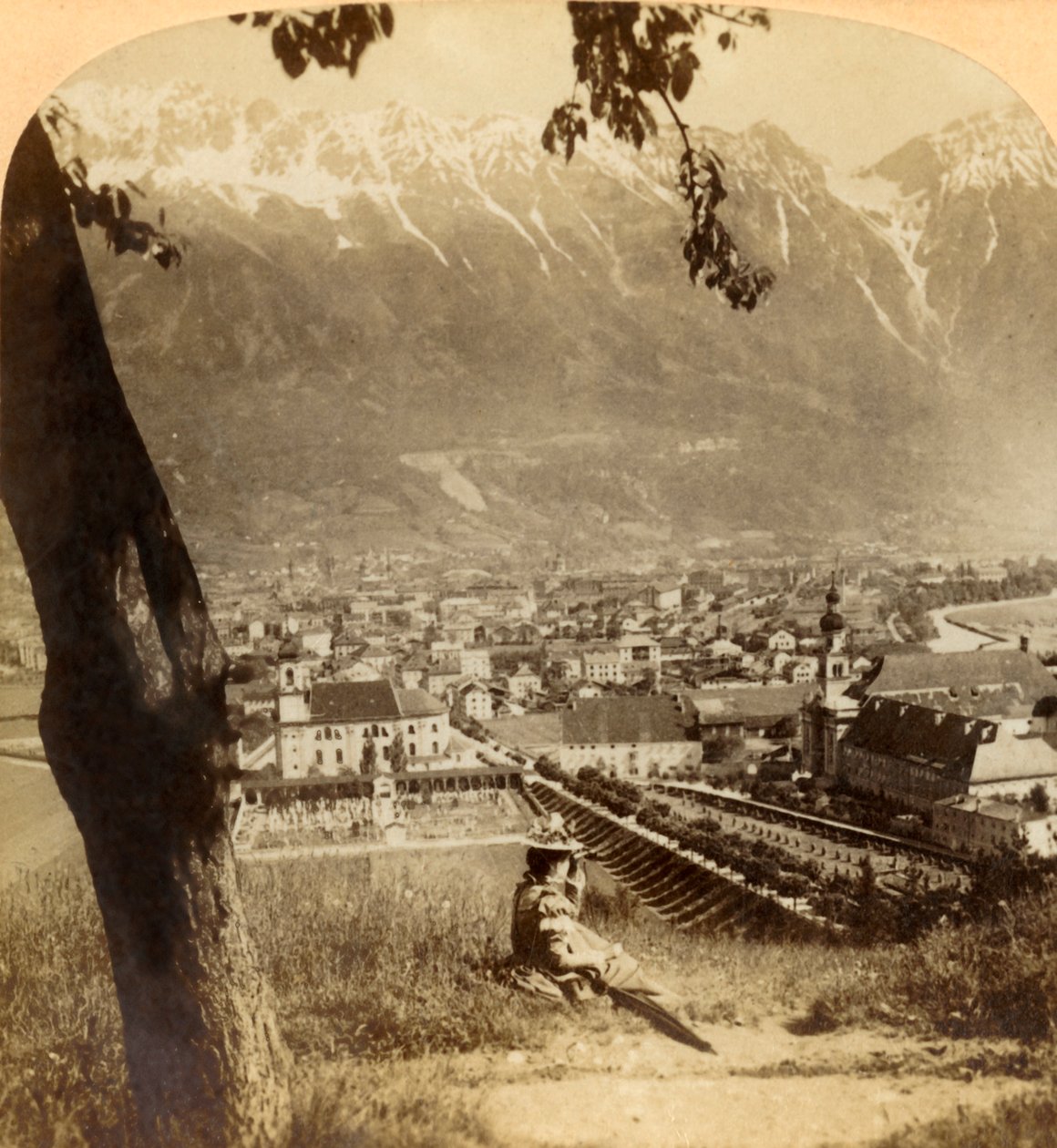 Malebný Innsbruck, hlavní město Tyrolska, Rakousko..., 1898. od Underwood and Underwood