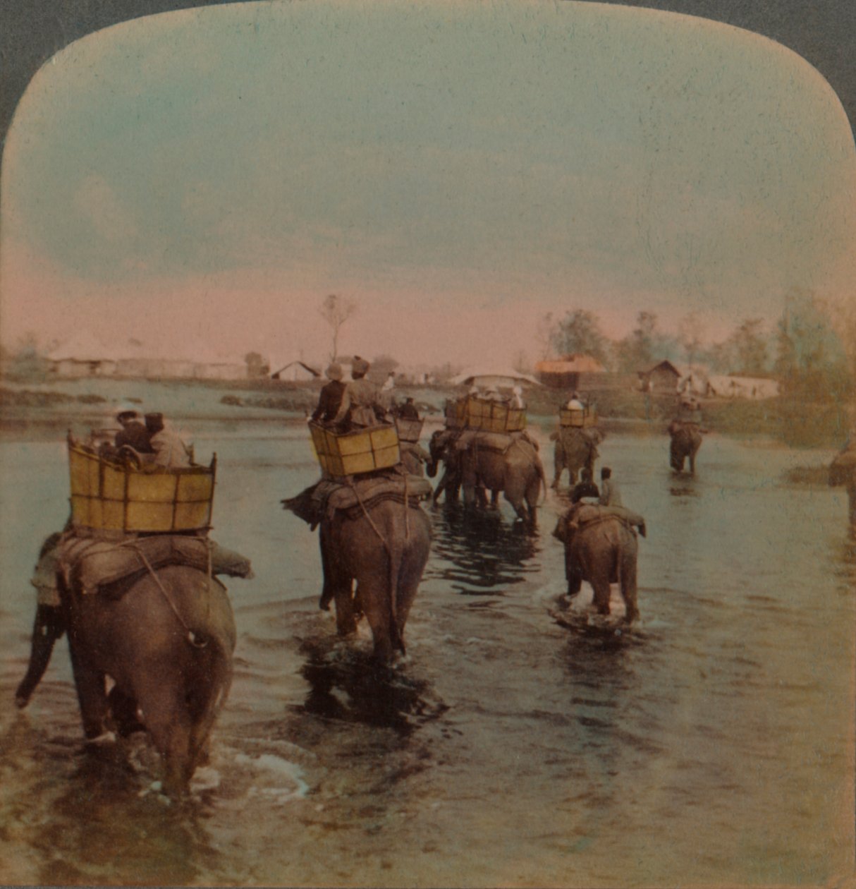 Návrat do tábora po celodenním natáčení, džungle Bebar, Indie, 1909. Umělci: Elmer Underwood, Bert Elias Underwood. od Underwood and Underwood
