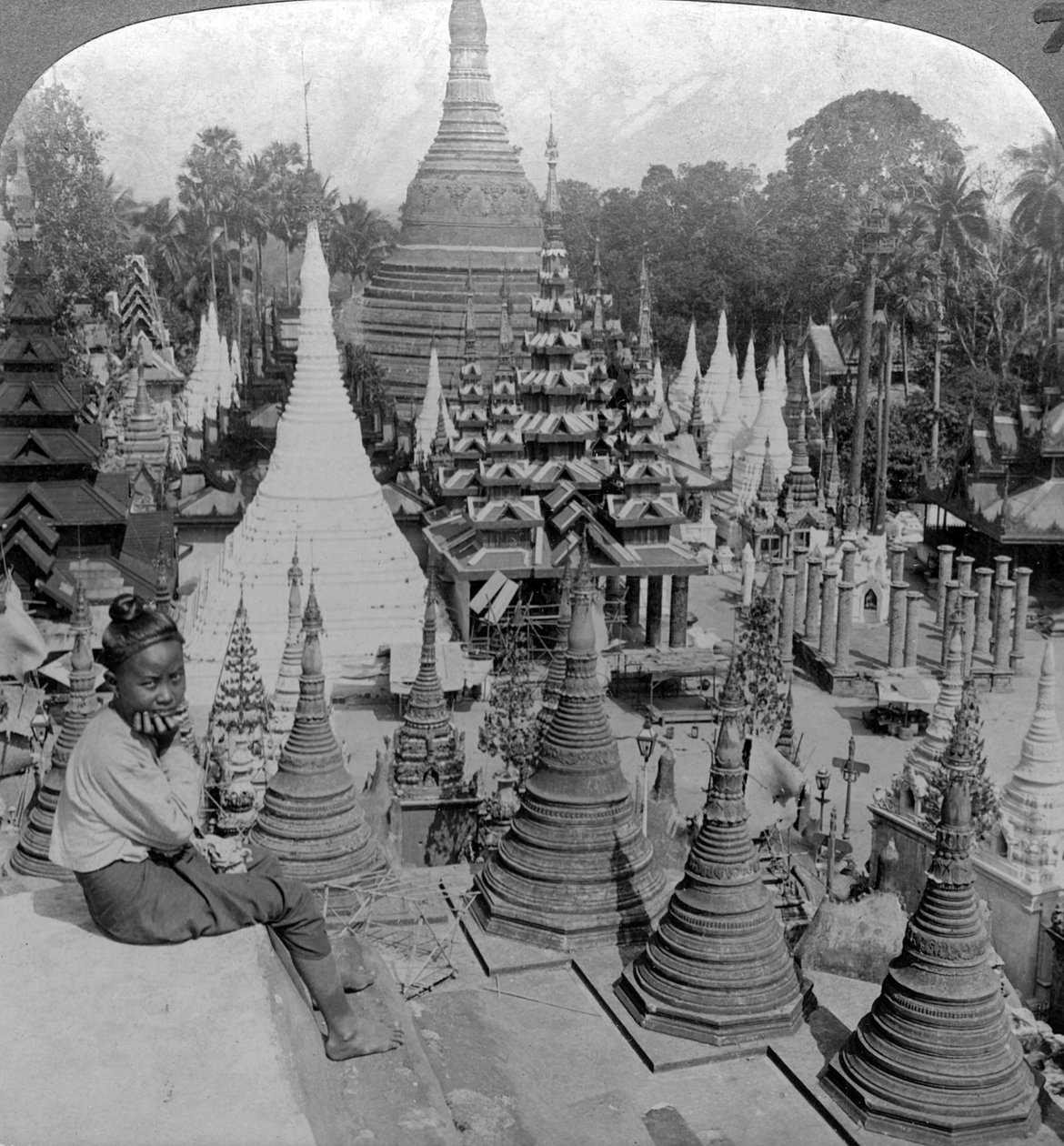 Pagoda Shwedagon, Rangún, Barma, 1900. od Underwood and Underwood