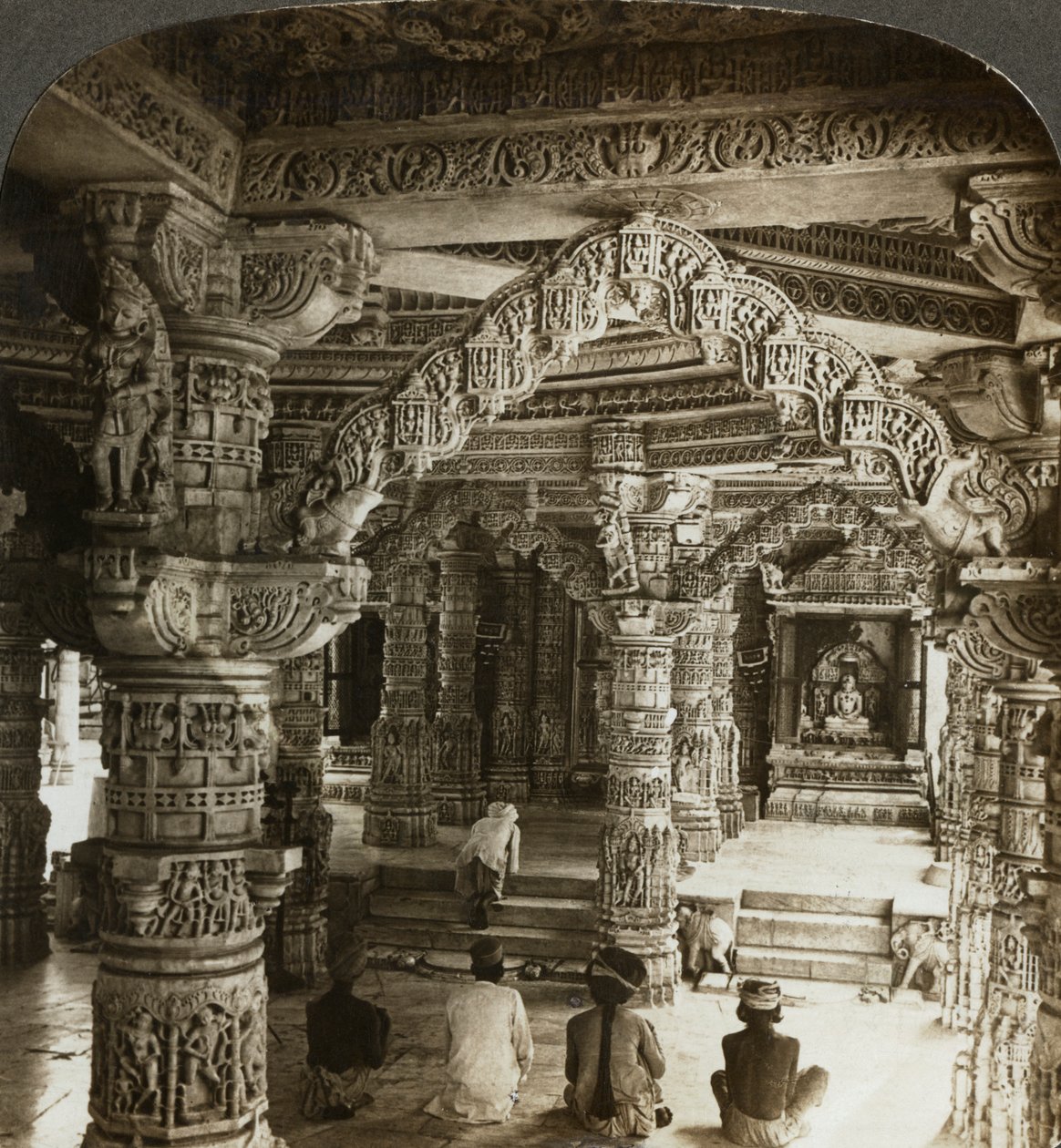Chrám Vimal Vasahi, Mount Abu, Rádžasthán, Indie. od Underwood and Underwood