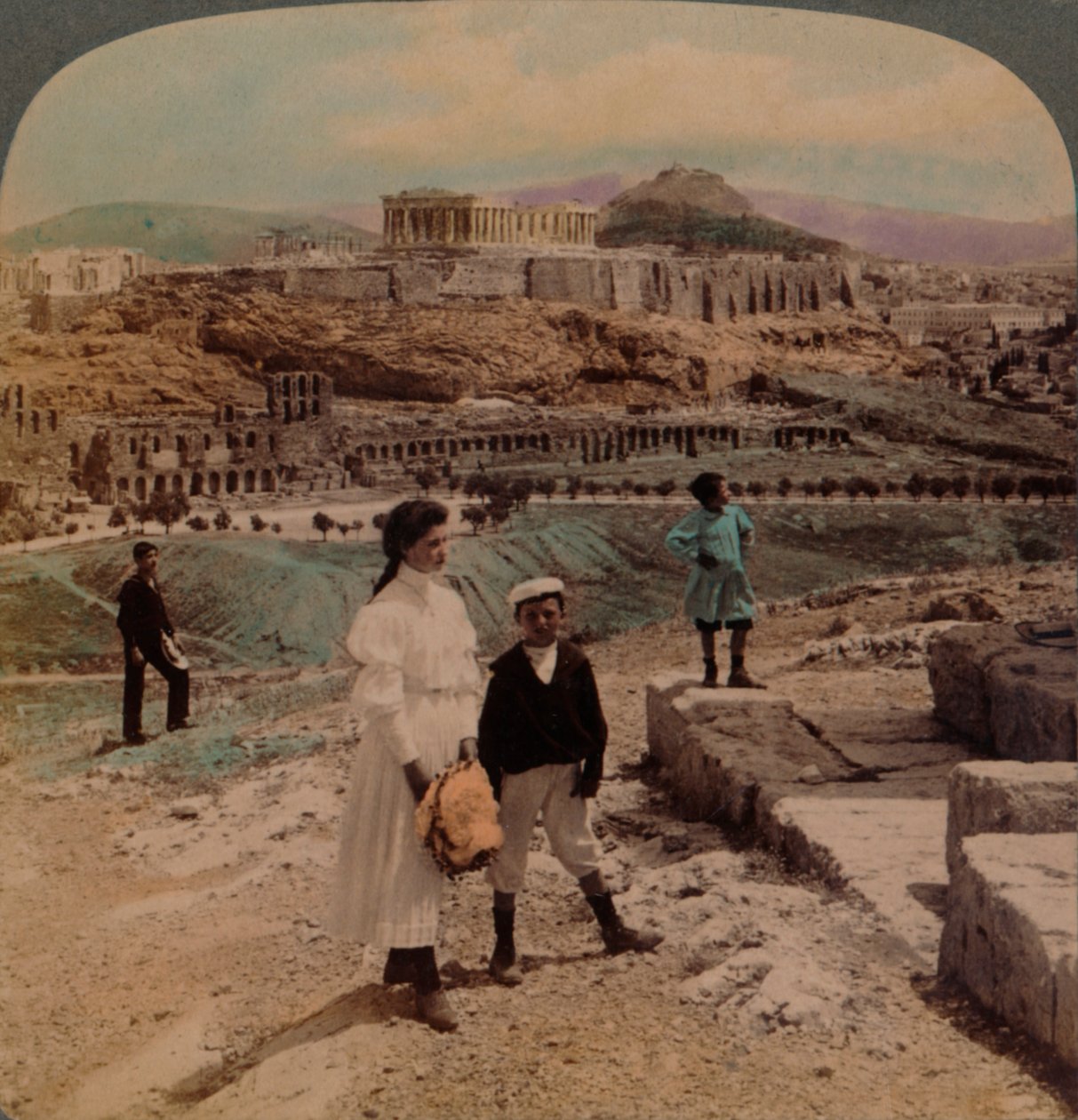 Akropole v Athénách, Lycabettus a královský palác, z památníku Philopappos, 1907. Umělci: Elmer Underwood, Bert Elias Underwood. od Underwood and Underwood