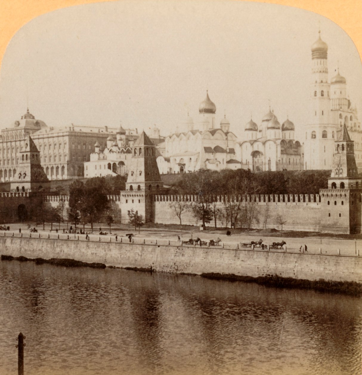 Kreml, Moskva, Rusko – Leží tam naši starověcí carové spí, 1898. od Underwood and Underwood