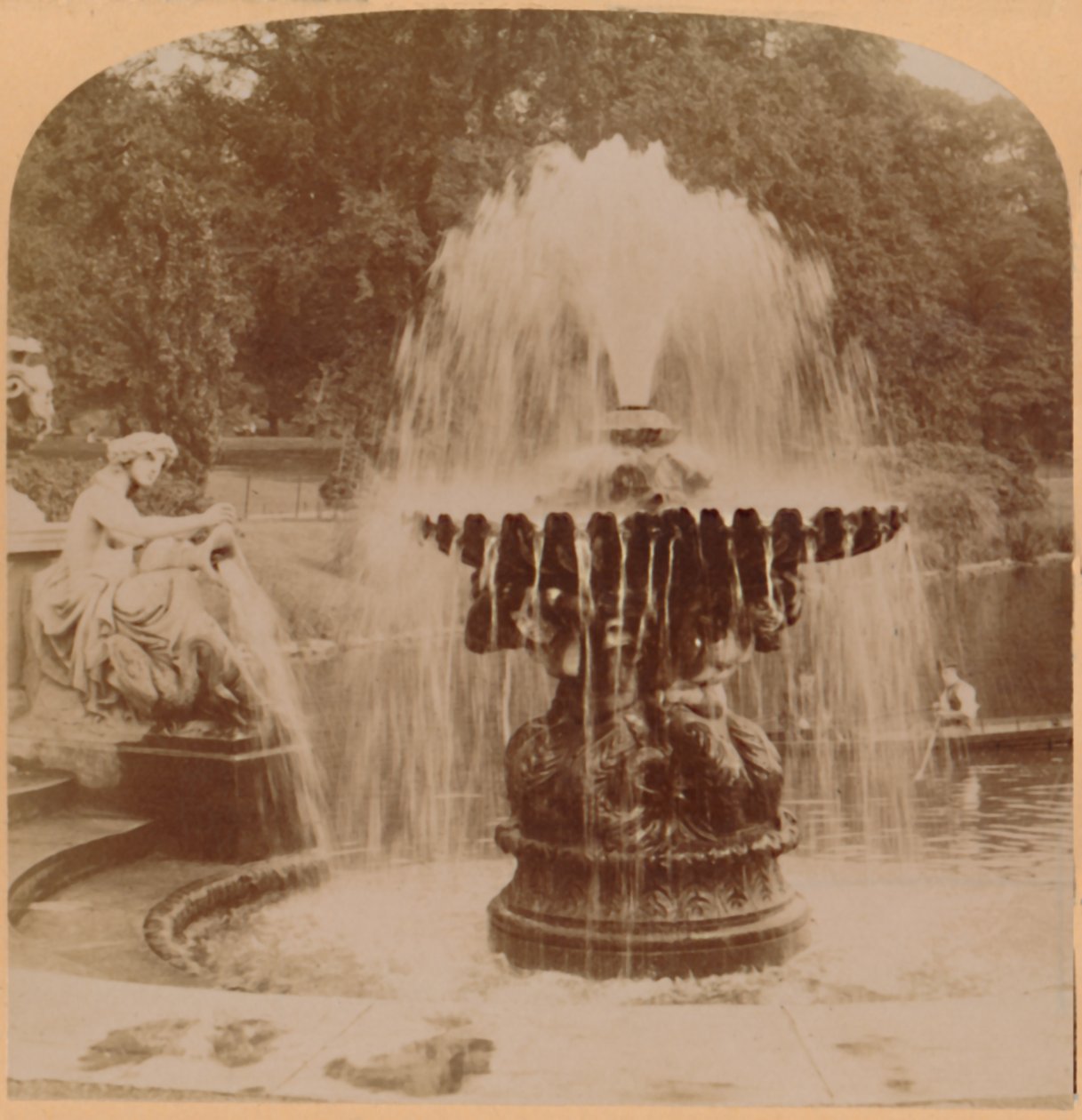 Velká fontána, Londýn, Anglie, 1896. od Underwood and Underwood