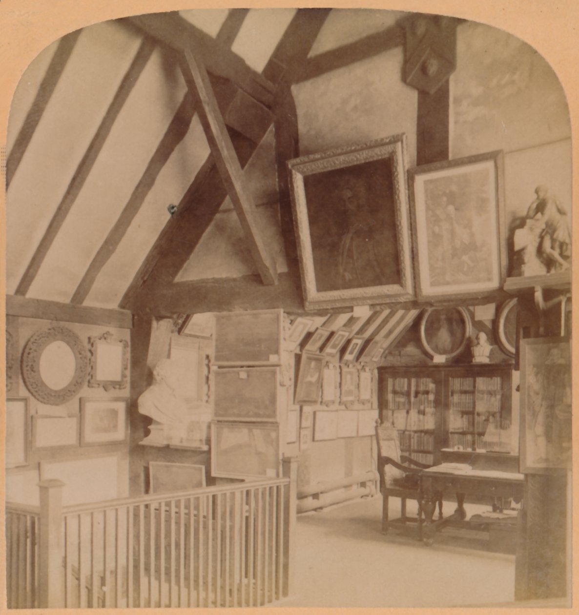Knihovna v Shakespearově domě, Stratford-on-Avon, Anglie, 1900. od Underwood and Underwood