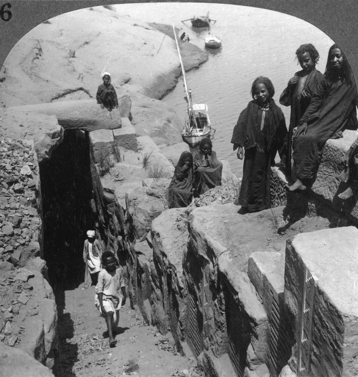 Nilometr měřič záplav při prvním kataraktu, Egypt, 1905. od Underwood and Underwood